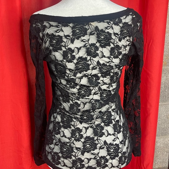 Black LS dressy T full lace sleeves & back with solid black front size S - Picture 2 of 3